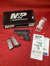 SMITH & WESSON M&P 40 SHIELD .40 S&W - 1 of 3