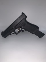 GLOCK 22gen5 .40 S&W - 1 of 3