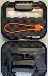 GLOCK 20 Gen 4 (with night sights) 10MM