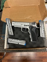 SMITH & WESSON 4006TSW CHP BOBBED HAMMER & PICATINNY RAIL .40 S&W - 1 of 3