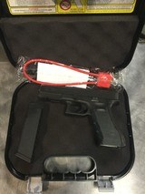 Glock G22Gen 4 .40 S&W - 1 of 3