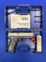 SMITH & WESSON SW40V .40 S&W - 1 of 3