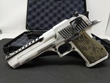 MAGNUM RESEARCH Desert Eagle Apocalyptic White .50 AE - 2 of 3