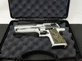 MAGNUM RESEARCH Desert Eagle Apocalyptic White .50 AE - 1 of 3