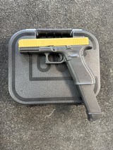 GLOCK 17 Gen 5 cerakote gold 9MM LUGER (9X19 PARA) - 1 of 3