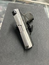 SMITH & WESSON SD40 VE .40 S&W - 2 of 3