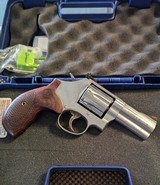 SMITH & WESSON M686 plus deluxe .357 MAG - 2 of 3