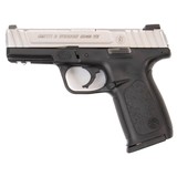SMITH & WESSON SD40 VE .40 S&W - 1 of 3