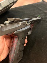 BROWNING BUCK MARK RX Pro Bull URX Splash
.22 LR - 2 of 3