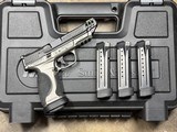 SMITH & WESSON M&P9 M2.0 METAL COMPETITOR 9MM LUGER (9X19 PARA) - 1 of 3