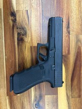 GLOCK
G22 GEN 4 .40 S&W - 3 of 3