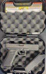 GLOCK G22 .40 S&W - 1 of 3