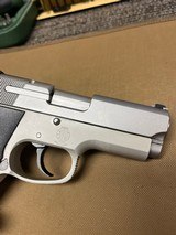 SMITH & WESSON 4013 .40 S&W - 2 of 3