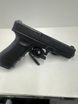 GLOCK G22 GEN 4 .40 S&W - 2 of 3