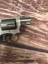 SMITH & WESSON Airweight 642-1 .38 SPL - 2 of 3