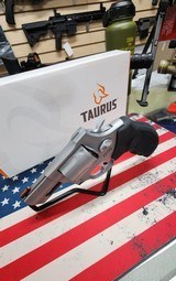 TAURUS TRACKER .44 MAGNUM - 2 of 3