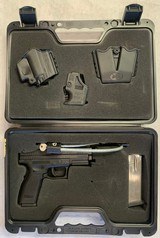 SPRINGFIELD ARMORY XD-40 .40 S&W - 1 of 3