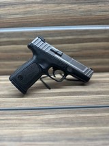 SMITH & WESSON SD40 VE .40 S&W - 1 of 3