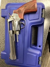 SMITH & WESSON 629 DELUXE .44 MAGNUM - 1 of 3