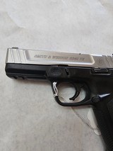 SMITH & WESSON SD40 VE .40 S&W - 2 of 3