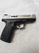 SMITH & WESSON SD40 VE .40 S&W - 1 of 3