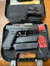 GLOCK G17 GEN 4 9MM LUGER (9x19 PARA) - 1 of 3