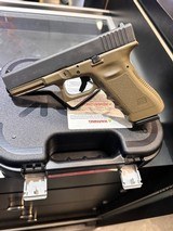 GLOCK G22 GEN 3 .40 S&W - 2 of 3