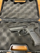 MAGNUM RESEARCH DESERT EAGLE .40 S&W - 1 of 3