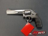 SMITH & WESSON 686 .357 MAG - 1 of 3