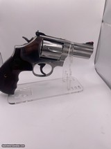 SMITH & WESSON 686 PLUS DELUXE .357 MAG - 1 of 3