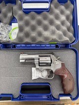 SMITH & WESSON 686 PLUS DELUXE .357 MAG - 1 of 3