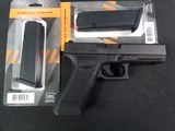 GLOCK G17 GEN 4 9MM LUGER (9x19 PARA) - 1 of 3