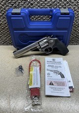 SMITH & WESSON 617 .22 LR - 1 of 3