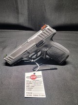 SMITH & WESSON SD40VE .40 S&W - 1 of 2