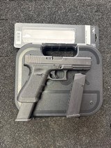 GLOCK 17 Gen 3 9MM LUGER (9x19 PARA) - 2 of 3