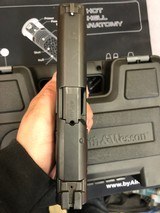 SMITH & WESSON M&P 40 M2.0 .40 S&W - 2 of 3