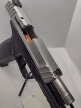 SMITH & WESSON SD40 VE .40 S&W - 2 of 3