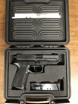 SIG SAUER SP2022 NITRON .40 S&W - 1 of 3