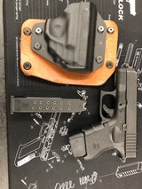 GLOCK 27 .40 S&W - 1 of 3