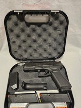 GLOCK G22 GEN 5 MOS .40 S&W - 1 of 3