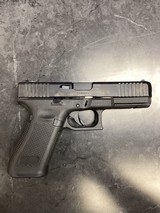 GLOCK G22 GEN 5 .40 S&W - 1 of 3