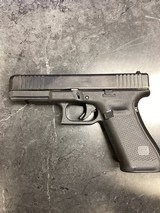 GLOCK G22 GEN 5 .40 S&W - 2 of 3