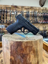 SMITH & WESSON M & P 9 Shield 9MM LUGER (9x19 PARA) - 1 of 3