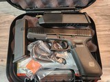 GLOCK G22 GEN 5 .40 S&W - 2 of 3