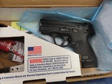 SMITH & WESSON M&P 40 Shield M2.0 PC .40 S&W - 1 of 3