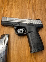SMITH & WESSON SD40/SD40VE .40 S&W - 2 of 3