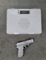 SIG SAUER P229 COMBAT .40 S&W - 1 of 3