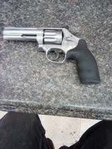 SMITH & WESSON 617-6 .22 LR - 2 of 3
