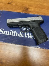 SMITH & WESSON SD40 VE .40 S&W - 1 of 3