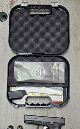 GLOCK 23 .40 S&W - 1 of 3